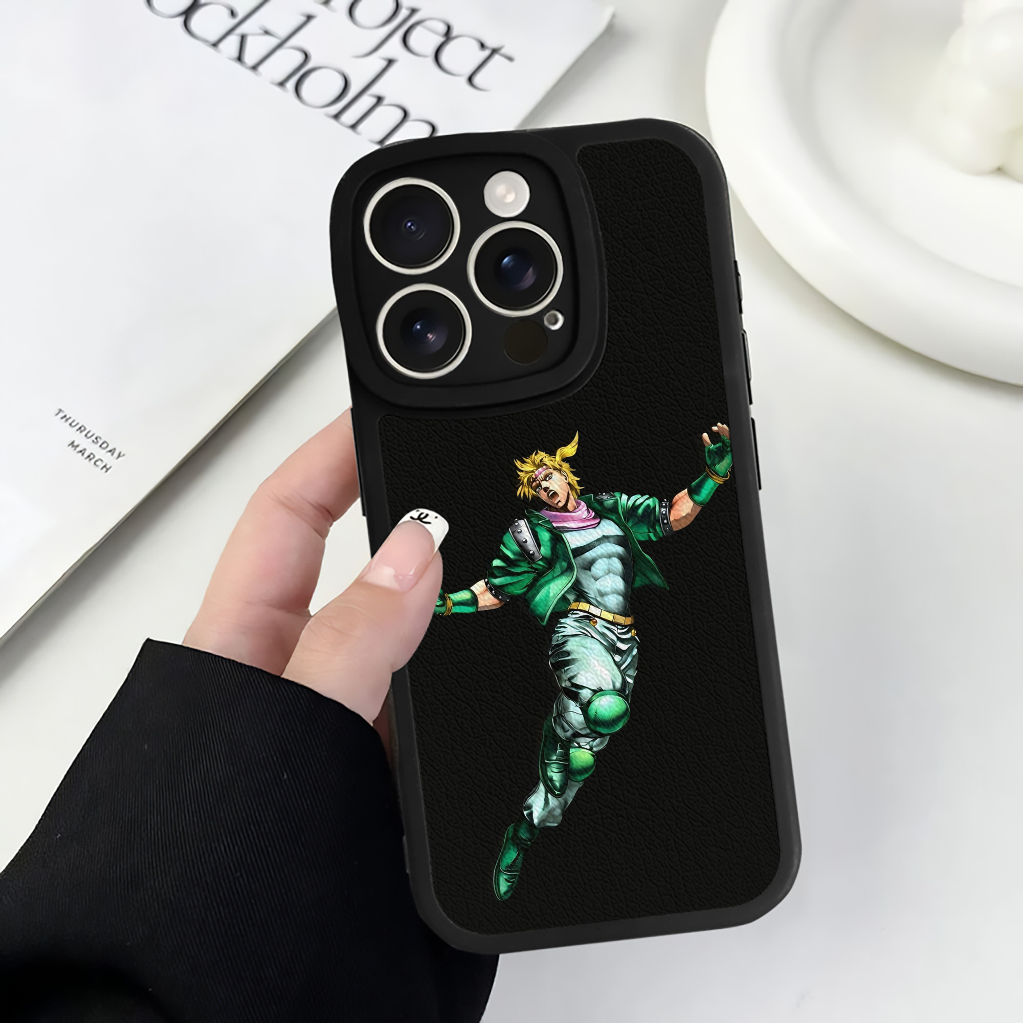 （画像用） ジョジョの奇妙な冒険 ディオ?ブランドー JoJo's Bizarre Adventure Dio Brando 【iPhone 16シリーズ対応】シリコンスマホケース（レザー調） 材質：シリコン